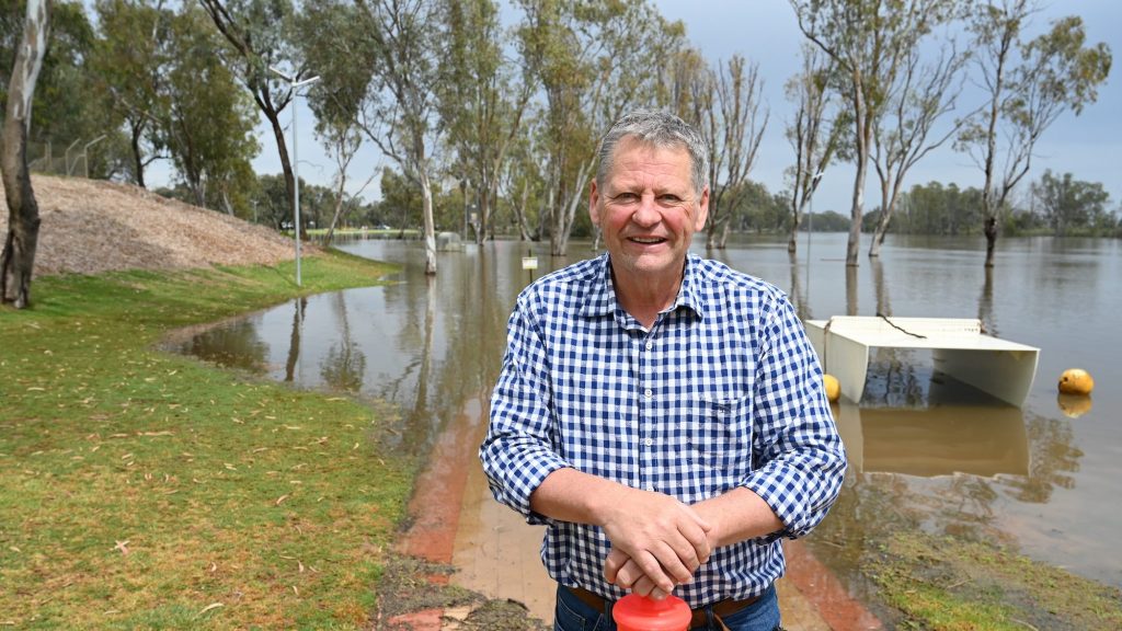 Thumbnail for Creeks shut off to save Blanchetown homes from rising River Murray