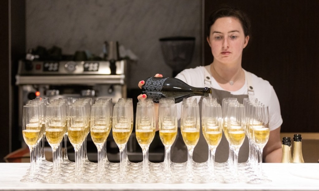 The method for effervescence, strong glass bottles and the use of corks all came from England in the 17th century.