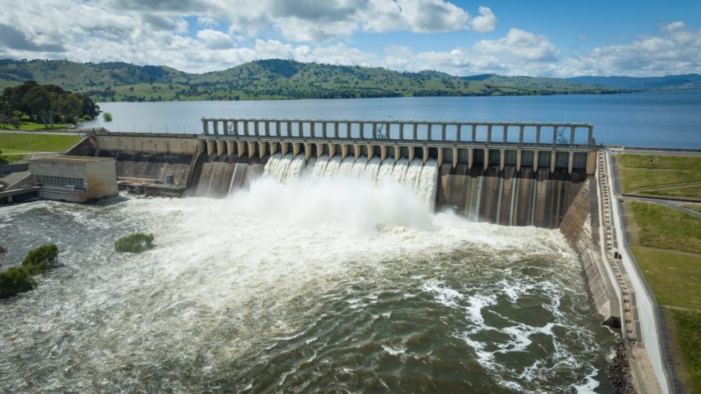 Thumbnail for Body found as floods threaten inland NSW
