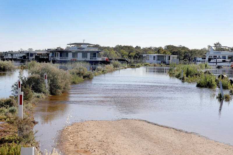 Thumbnail for Flood warning for Renmark residents after levee breach