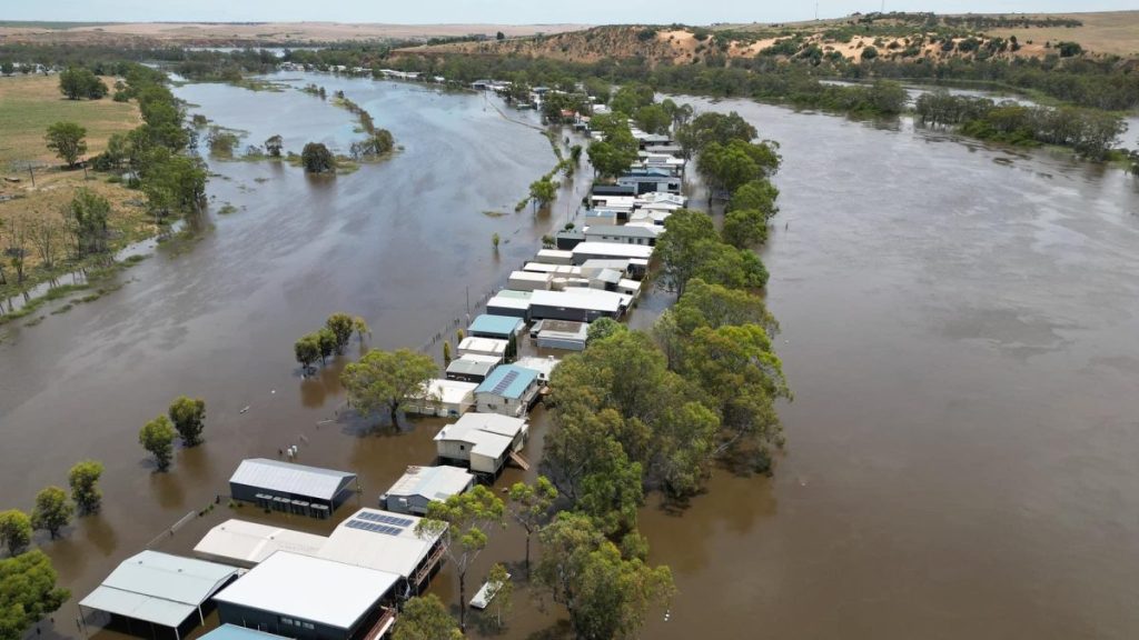 Thumbnail for All River Murray communities on alert as waters continue to rise