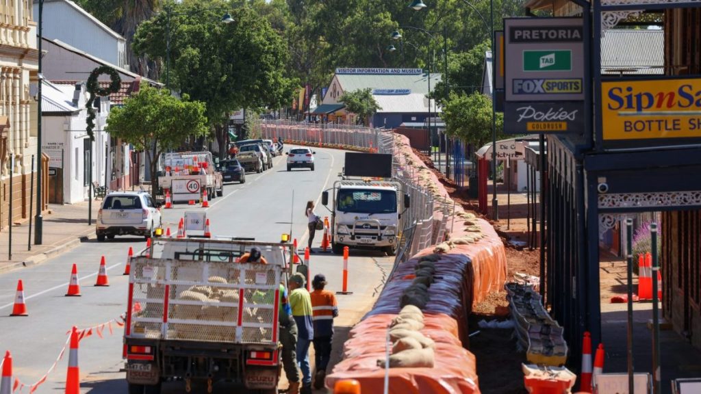Thumbnail for ‘Peak has passed’ but downstream River Murray communities on alert