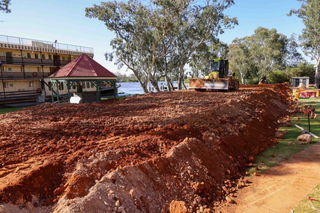 Thumbnail for Emergency services to door-knock thousands more homes as River Murray floods