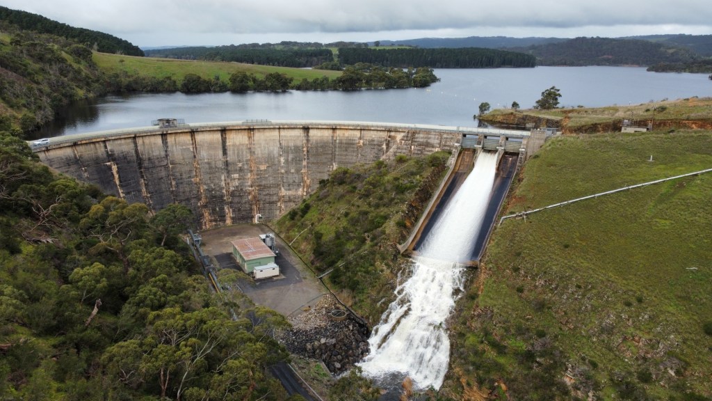 Thumbnail for 80 billion litres filled SA dams in spring