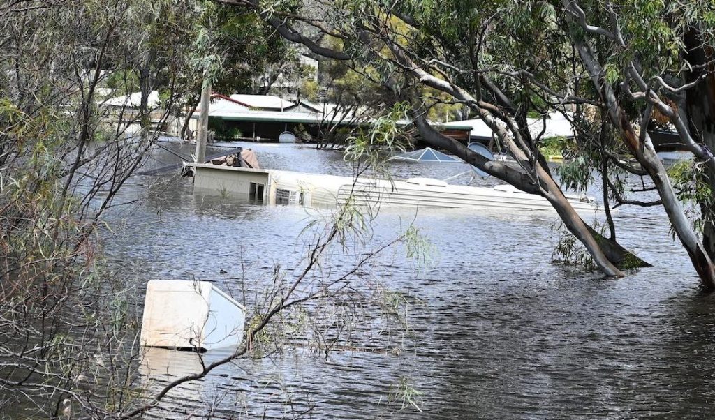 Thumbnail for Two men caught floating on mattress in Murray floodwaters