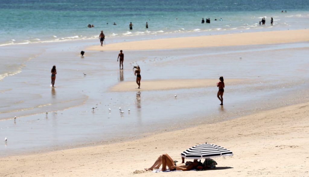 Thumbnail for Sunnies, barbies, brekkie and mozzies: Why Aussies love to shorten words