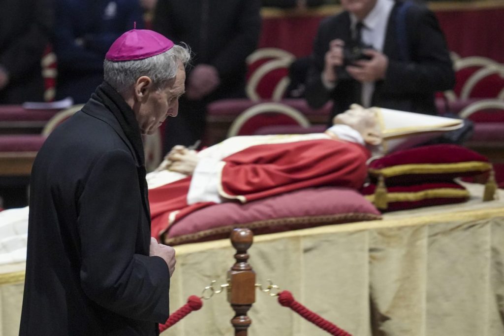 Thumbnail for Tens of thousands view Benedict XVI’s body