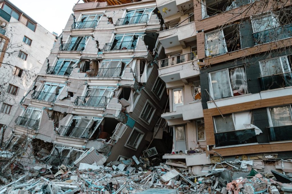 Thumbnail for Rescue hopes fade as quake toll passes 37,000