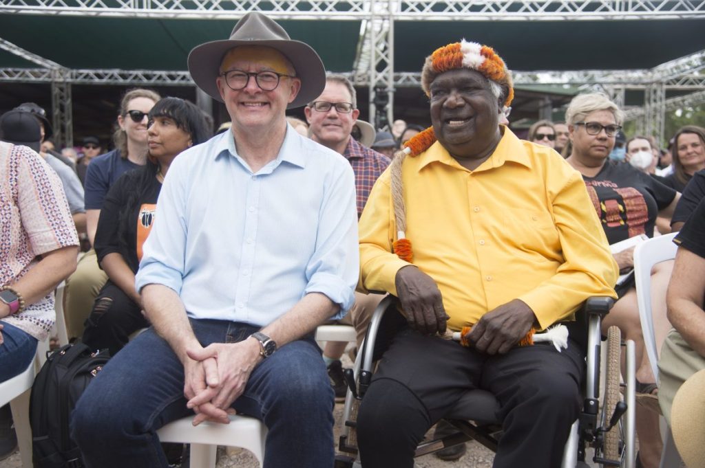 Thumbnail for Indigenous leader Yunupingu dies