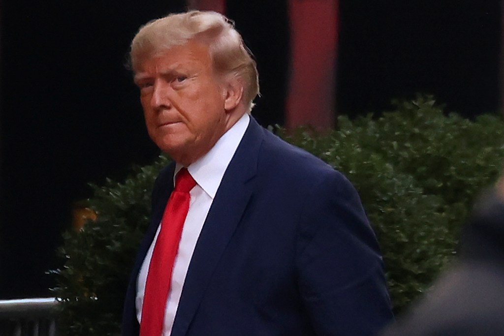 Thumbnail for Trump to surrender to New York court