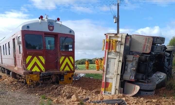 Thumbnail for Cockle Train derailed after hitting truck at Middleton