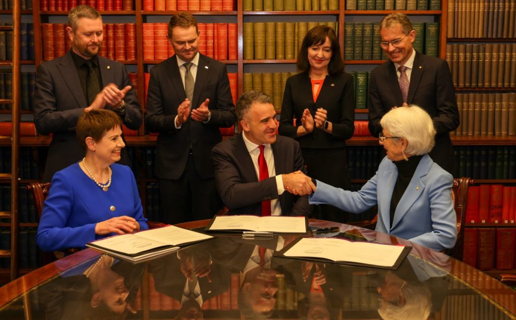 Thumbnail for University of Adelaide, UniSA agree to merger