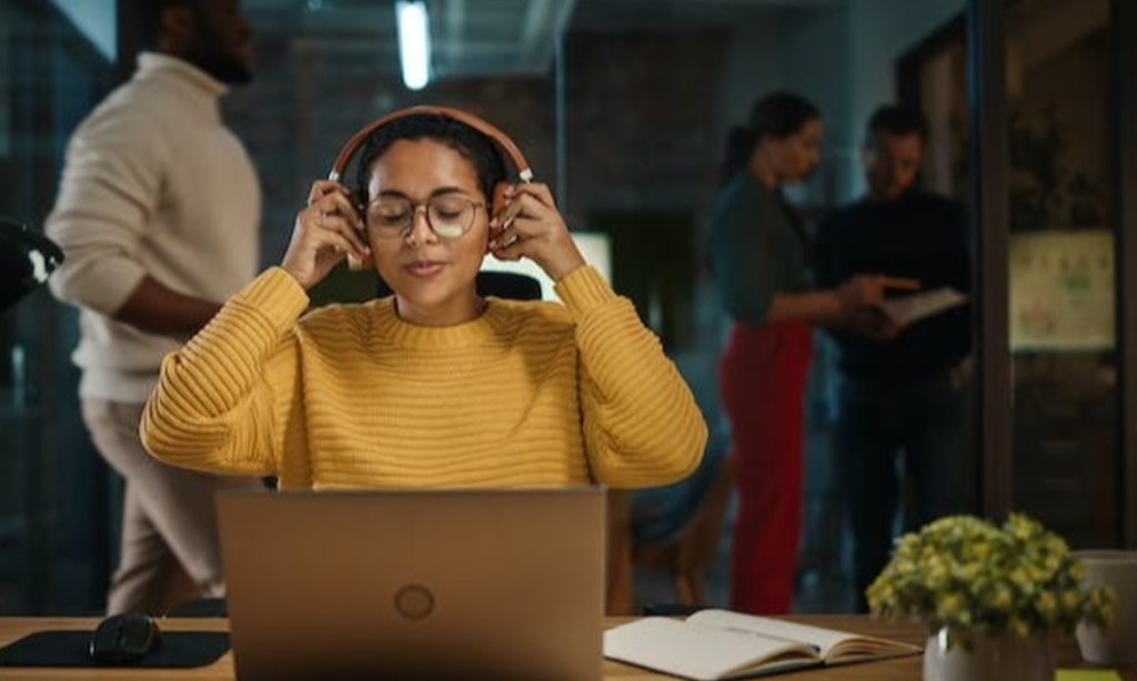 Thumbnail for The office etiquette of headphones