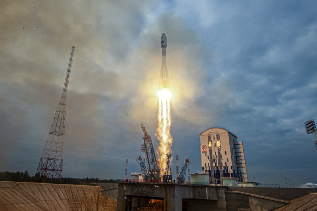 Thumbnail for Russian rocket crashes into moon