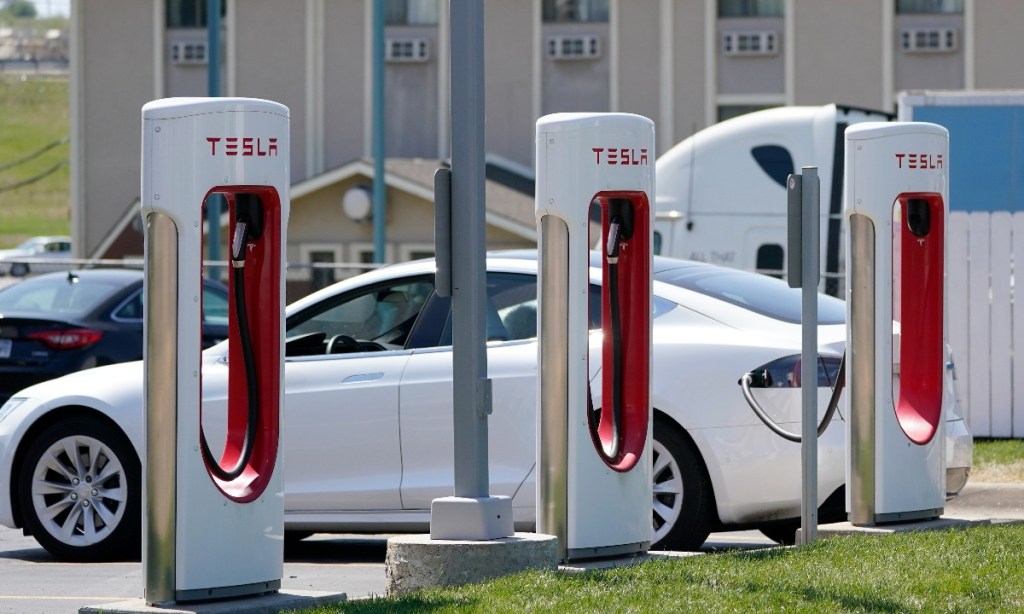 Thumbnail for Lord Mayor fires up over ‘hideous’ EV chargers