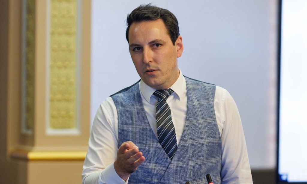 Thumbnail for City councillor re-joins Liberal Party, weighs up preselection bid