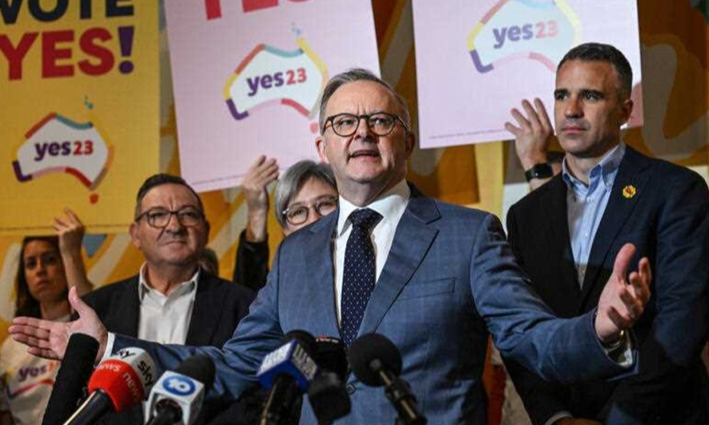 Australian Prime Minister Anthony Albanese (centre) and South Australian Premier Peter Malinauskas (right) during a visit to Adelaide Central Market othis morning. Photo: AAP Image/Michael Errey