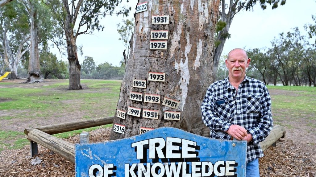 Thumbnail for Watermarks still blight towns one year after devastating River Murray floods