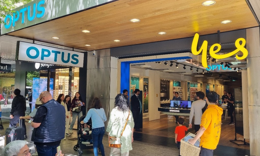 Thumbnail for Optus reconnects some services, SA hospitals back online