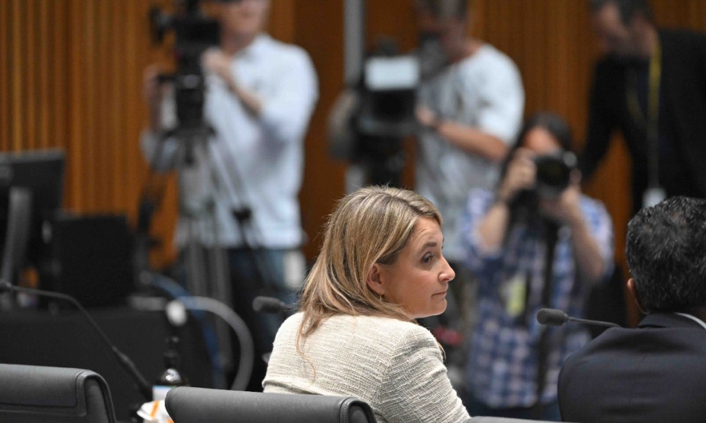 Thumbnail for Optus CEO resigns in wake of nation-wide outage