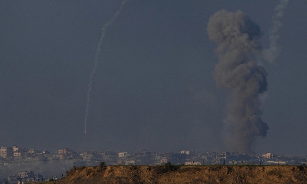 Thumbnail for Israeli forces battle Hamas in southern Gaza