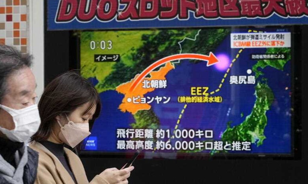 Pedestrians walk past a screen displaying a news report about the launch of a ballistic missile by North Korea, in Tokyo, Japan, 18 December 2023. Photo: EPA/Franck Robichon