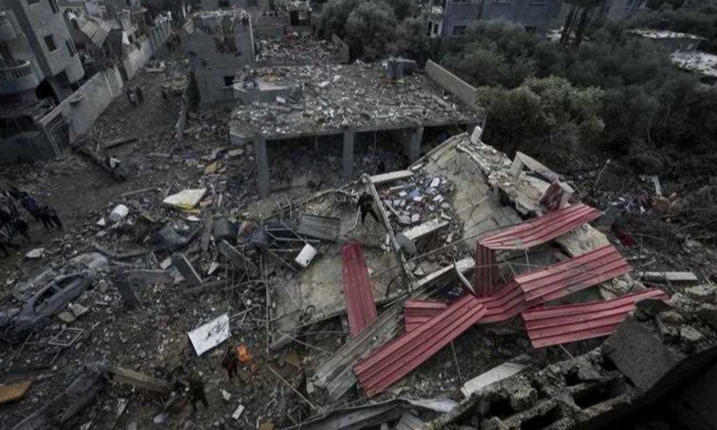 Thumbnail for Israeli tanks, missiles strike Gaza in new offensive