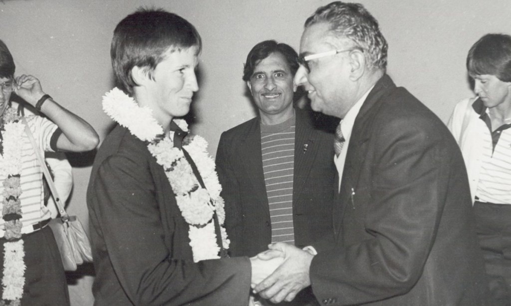 Former Australian captain Jill Kennare being welcomed on arrival in Delhi in 1984. Photo: Supplied.
