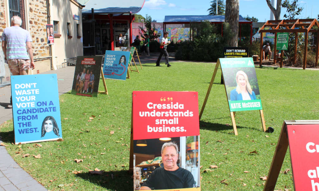 Corflutes at Norwood Primary School on Saturday were a glimpse at what we could've seen on stobie polls around Dunstan. Photo: David Simmons/InDaily.