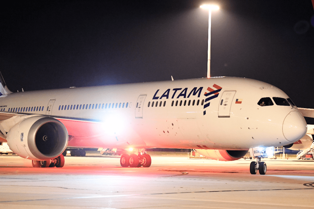 Thumbnail for At least 50 injured on flight from Sydney to Auckland