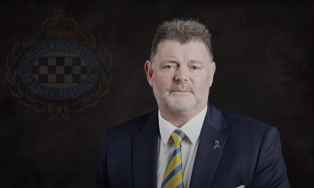 Thumbnail for Police union boss to retire
