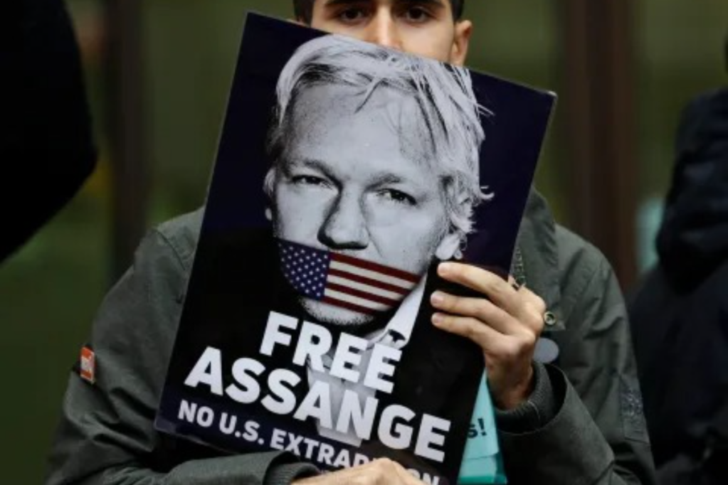 Thumbnail for Biden ‘considering’ request to drop Assange pursuit