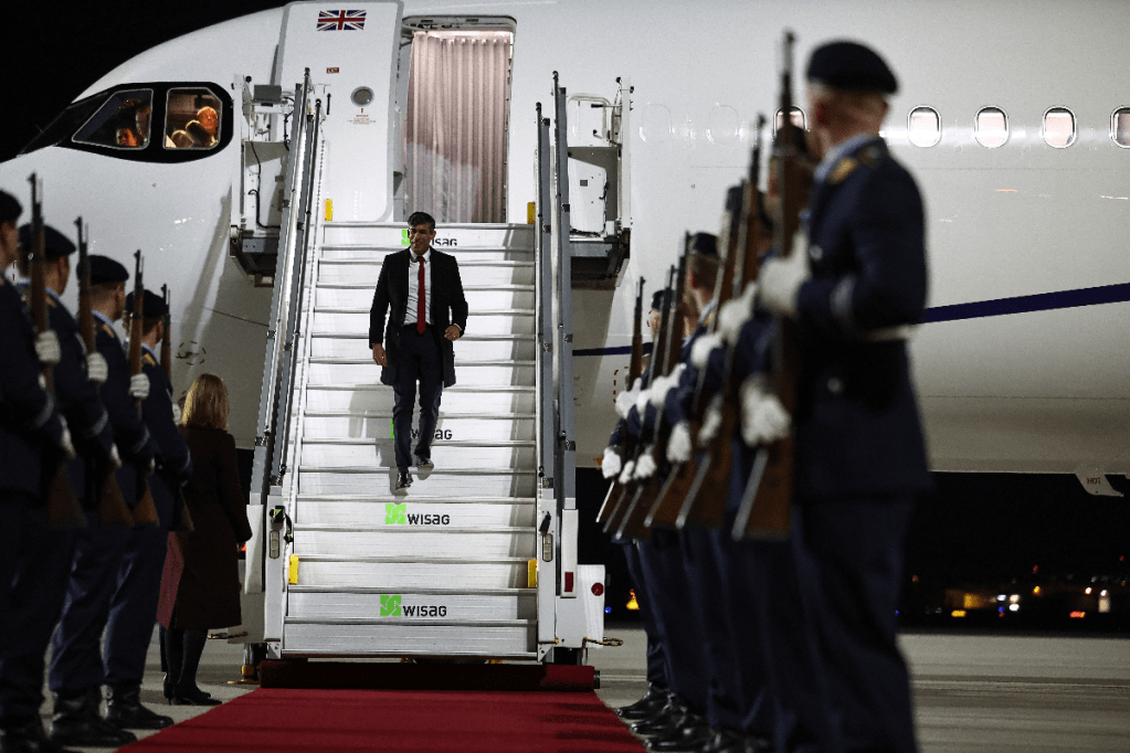 Thumbnail for UK lifts defence spending to ‘war footing’