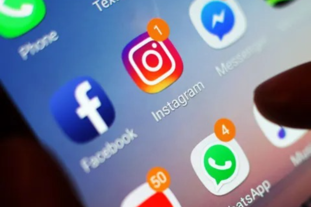 Thumbnail for SA to investigate social media ban for under-14s