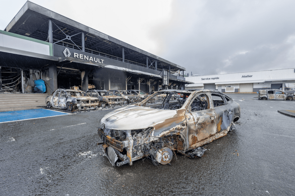 Thumbnail for France tries to regain control of riot-torn Pacific island