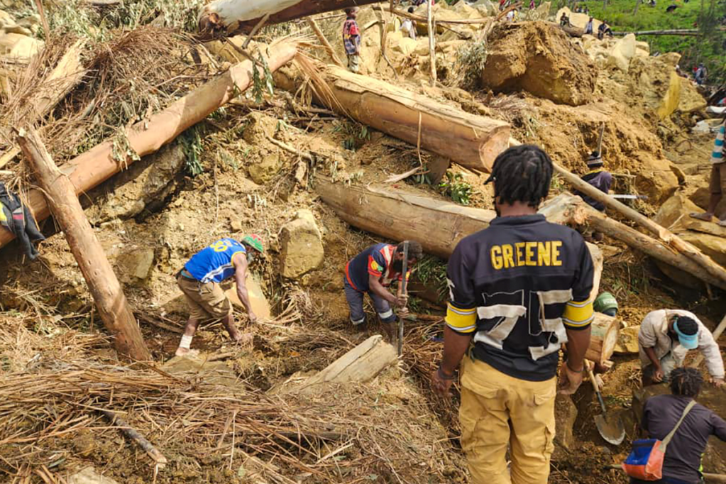 Thumbnail for PNG says landslide buried more than 2000