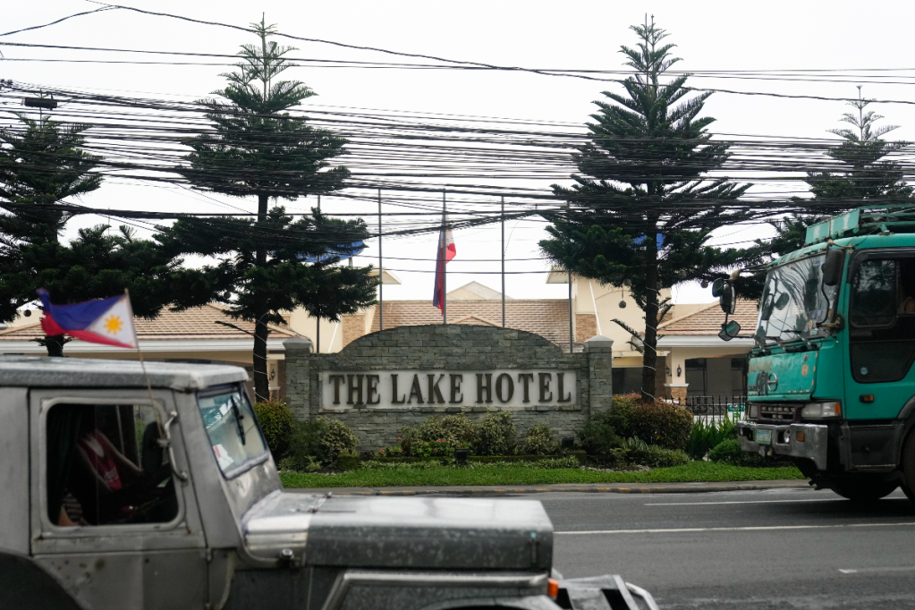 Thumbnail for Manhunt after Australians killed in Philippines hotel