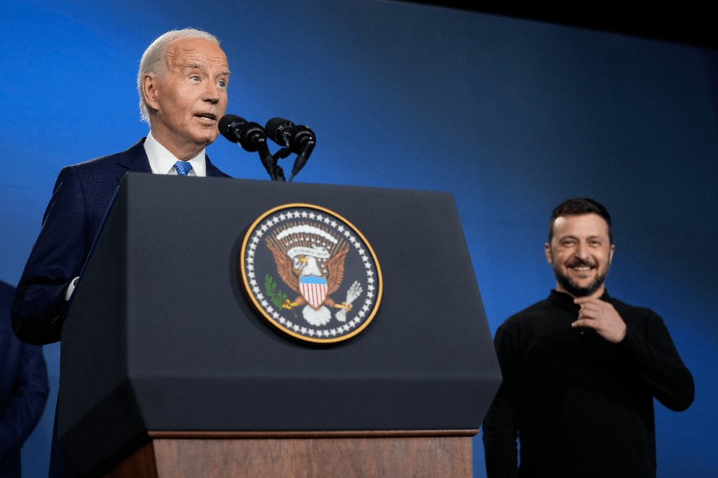 US President Joe Biden and Ukraine President Volodymyr Zelenskyy at the NATO Summit. Photo: AP