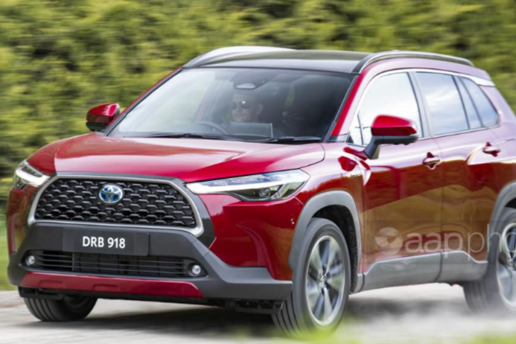 Thumbnail for Hybrids surge in race for new car buyers