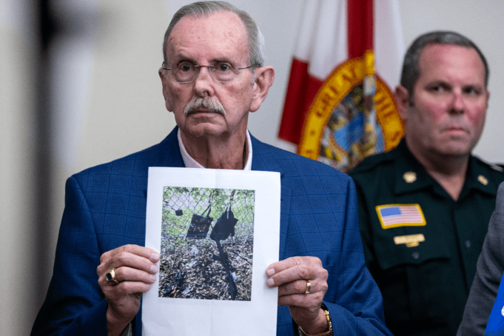 Thumbnail for Suspect in custody after apparent assassination attempt on Donald Trump