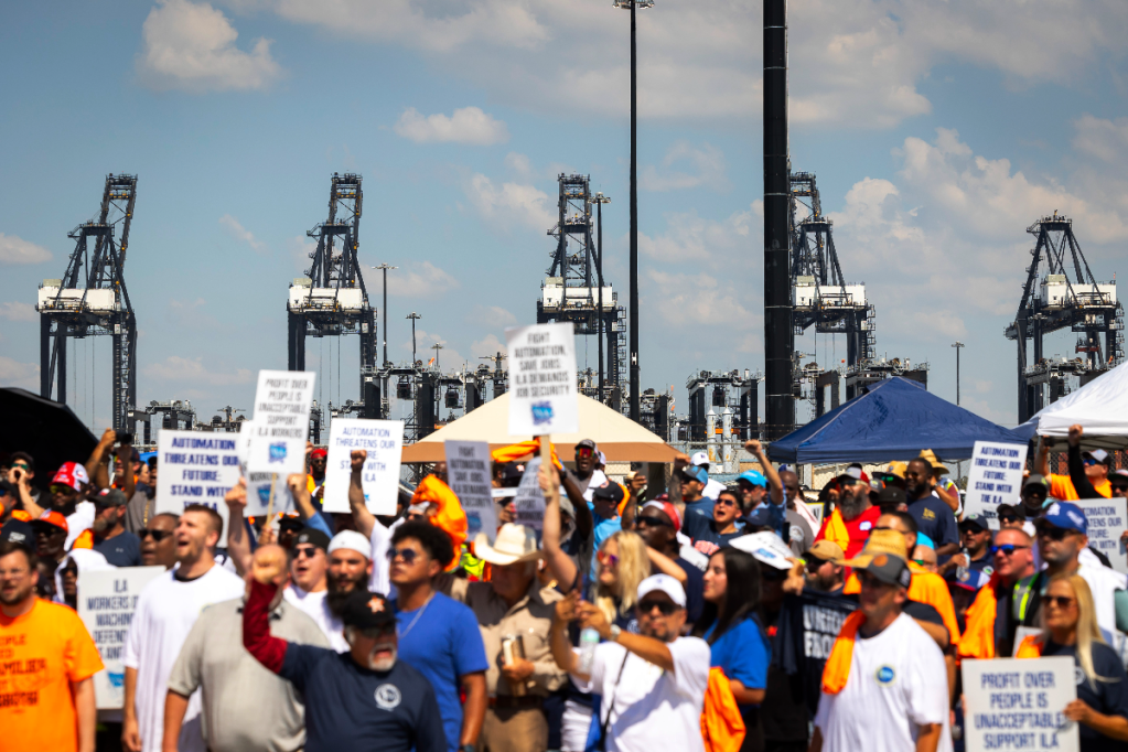 Thumbnail for US dockworkers reach deal to end strike